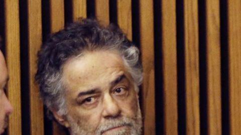 Onil (izq.), y Pedro Castro, cuando acudieron junto a su hermano Ariel a la Corte Municipal de Cleveland el pasado jueves.