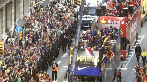 Los jugadores del Barcelona convivieron con miles de aficionados