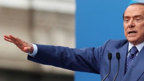 Silvio Berlusconi ha sido sentado en el banquillo de los acusados porque presuntamente pagó a una menor por sexo.