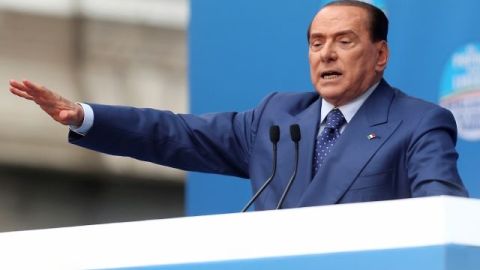 Silvio Berlusconi ha sido sentado en el banquillo de los acusados porque presuntamente pagó a una menor por sexo.
