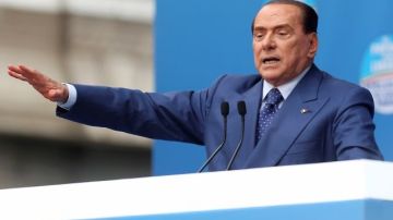 Silvio Berlusconi ha sido sentado en el banquillo de los acusados porque presuntamente pagó a una menor por sexo.