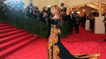 Cuando Beyoncé utilizó este vestido, la semana pasada en NYC, surgieron los rumores de su supuesto segundo embarazo.