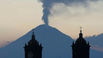 Las autoridades mexicanas elevaron el nivel de alerta del volcán Popocatépetl.