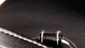 Equipar su bolso sin que parezca una maleta, es posible, con algunos pasos sencillos.