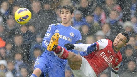 Arsenal y Chelsea podrían enfrentarse en repechaje, de coincidir condiciones que los empatarían en puntos y goles.