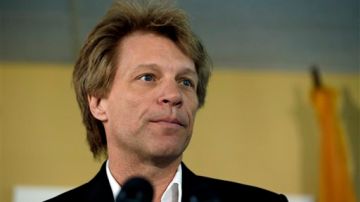 Jon Bon Jovi declaró a los fans que sintió mucho frío antes de abandonar el concierto