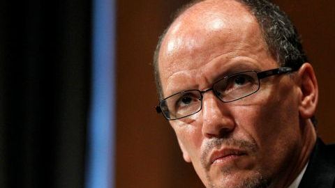 Un grupo de 48 organizaciones latinas envió una carta esta semana, donde urgen que senadores apoyen la confirmación del dominicano (en la foto).