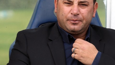 Mohamed prepara maletas.