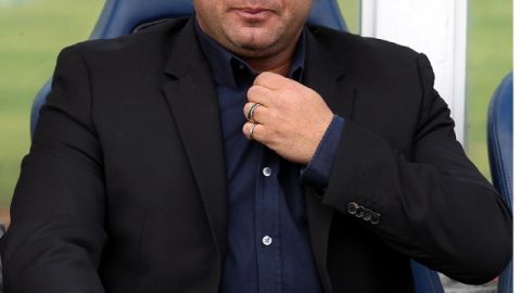 Mohamed prepara maletas.