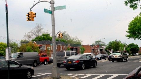 En East Flatbush, entre agosto de 2011 y febrero 2013, en esa sección 69 peatones y 24 ciclistas resultaron heridos y 3 conductores y 2 transeúntes fallecieron.