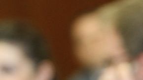 Durante el breve tiempo que duró su comparecencia, Delvalle evitó ser fotografiado.