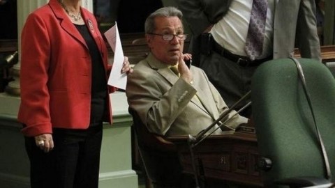 Los demócratas de la Asamblea, Bonnie Lowenthal, de Long Beach, Tom Ammiano, de San Francisco y Bob Wieckowski, de Fremont.