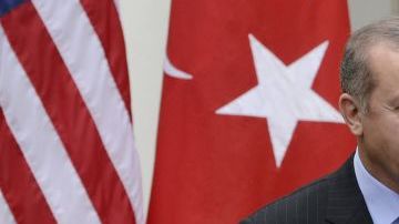 El primer ministro turco Recep Tayyip Erdogan habla durante una conferencia de prensa junto al presidente estadounidense Barack Obama.