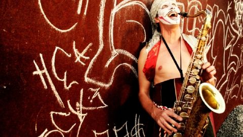 El circo callejero  Zikocirco regresa por segundo año consecutivo a LéaLA para  enloquecer a los asistentes.