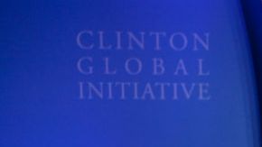 Powell lleva vinculada desde 2006 en campañas para ofrecer igualdad de oportunidades educativas a estudiantes inmigrantes.