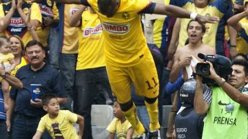 El ecuatoriano Benítez celabra el segundo gol americanista, con el que selló el pase.
