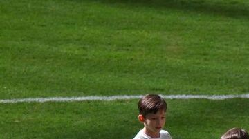 La patada inaugural corrió a cargo de la presidente de Brasil, Dilma Rousseff.