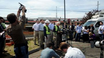 Autoridadesde la Junta Nacional de Seguridad del Transporte informan sobre la investigacion de las causas del choque de trenes en Connecticut.