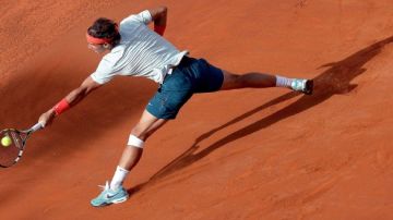 Rafael Nadal venció ayer al checo Tomas Berdych y hoy enfrenta a Roger Federer en la final, en el Foro Italico de Roma.