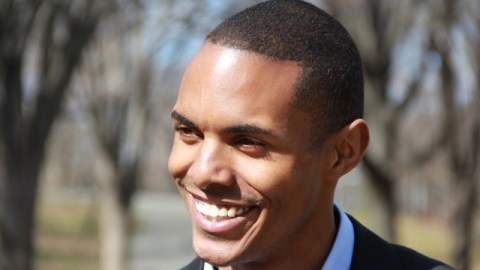 Ritchie Torres, con sólo 24 años, está buscando ser concejal del distrito 15 de El Bronx.
