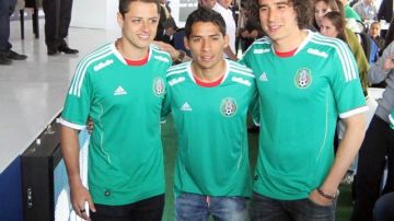 Javier "Chicharito" Hernández, Javier Aquino y Guillermo Ochoa forman parte de la lista de convocados al Tri
