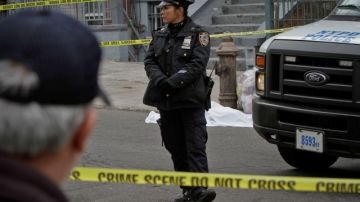 La policía de Nueva York busca al sospechoso de un tiroteo donde falleció una joven estudiante de 14 años.