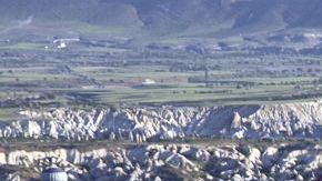 Globos aerostáticos sobrevuelan la zona de Capadocia, en Turquía, donde ocurrió un accidente en el que dos turistas brasileños murieron.