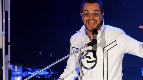 Aleks Syntek durante su concierto de aniversario en el  Auditorio Nacional en México.
