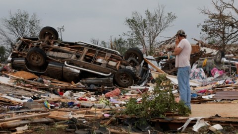 Calle tras calle de la comunidad estaba en ruinas, con montones de escombros acumulados donde antes había viviendas.
