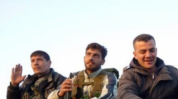 Rebeldes sirios permanecen en Qusair, cerca a la frontera con Líbano, donde han muerto docenas de militantes de Jezbolá.