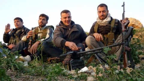 Rebeldes sirios permanecen en Qusair, cerca a la frontera con Líbano, donde han muerto docenas de militantes de Jezbolá.