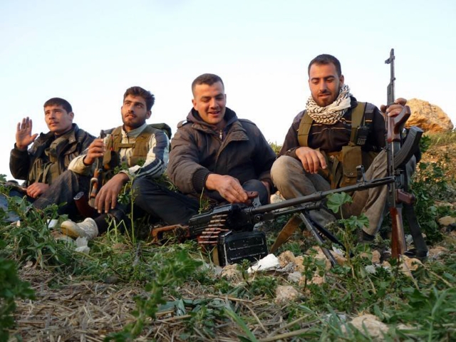Rebeldes sirios permanecen en Qusair, cerca a la frontera con Líbano, donde han muerto docenas de militantes de Jezbolá.