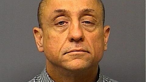 Michael Fugee tiene 52 años.