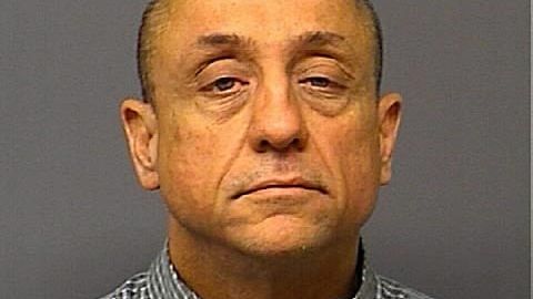 Michael Fugee tiene 52 años.