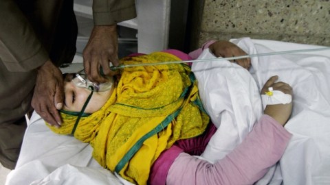 Una menor que resultó envenenada en un incidente previo en Afganistán.