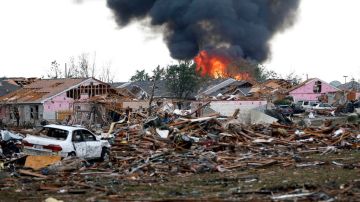 El tornado devastó por completo al pueblo de Moore en Oklahoma, y dejó a decenas de muertos.