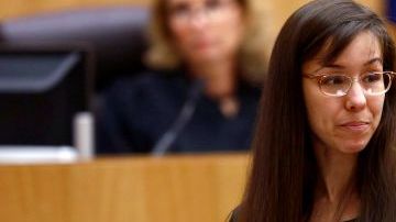 Arias le dijo al jurado que se cortará el cabello y lo donará a pacientes de cáncer y que establecerá un programa de reciclaje de ser condenada a cárcel.