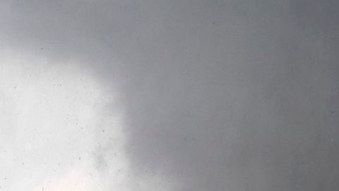 El tornado, de más de tres kilómetros de diámetro, duró unos 40 minutos y cumplió un recorrido de unos 32 kilómetros.