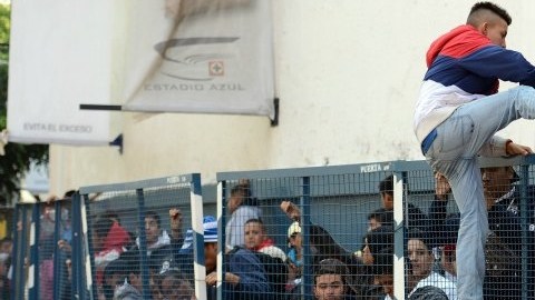 Algunos revendedores también vendían lugares en la fila por 400 pesos