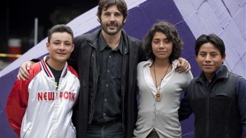El director de la película, Diego Quemada-Díez (segundo de izq. a der.) presentó su fílme en Francia.