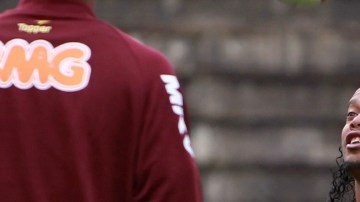 Ronaldinho se presenta mañana en el Estadio Caliente.