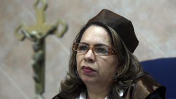 La jueza Eunice Minaya Pérez escucha las intervenciones  durante el conocimiento de un recurso presentado por la Iglesia Católica contra la ONG Profamilia.