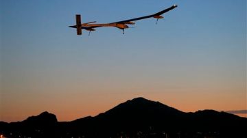 El Avión Solar Impulse se desplaza gracias a la energía del sol