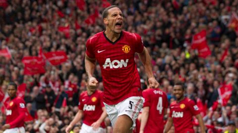 Rio Ferdinand jugará con los 'red devils' una temporada más.