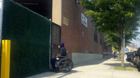 Según el reporte de los 370 refugios, 148 están en zonas pobres de El Bronx.
