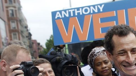 Anthony Cuomo compartió este jueves con los residentes de Harlem, quienes le ofrecieron una cálida acogida.
