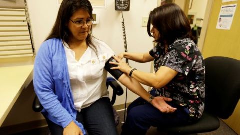 Hasta el momento la propuesta es que los inmigrantes que se legalicen tengan su propio seguro médico sin ayuda federal.