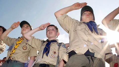 Algunas iglesias conservadoras que favorecen unidades de los Scouts se mantienen firmes en excluir a jóvenes gays de sus filas.