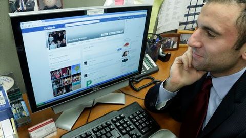 Los usuarios están abandonando la red social debido a la presencia de familiares de mayor edad