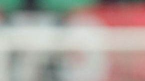 En la foto, el gahanés del Milan, Kevin Prince Boateng, lue una playera rossonera antiracismo.